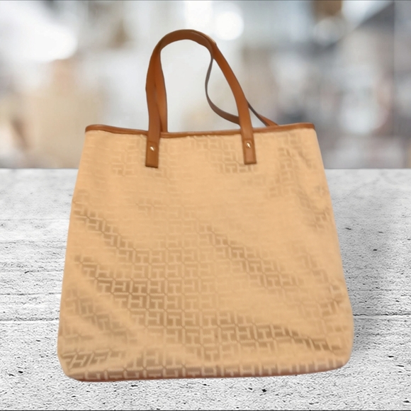 Tommy Hilfiger tote/purse/bag. - Picture 6 of 14